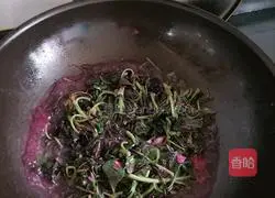 Illustration of how to make garlic amaranth 4