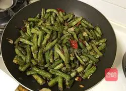 Illustration of how to make stir-fried beans 9