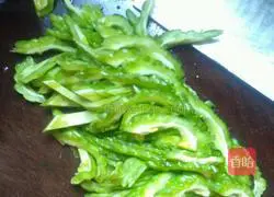 Illustration of how to stir-fry bitter melon in soy sauce (reducing the bitterness) 2