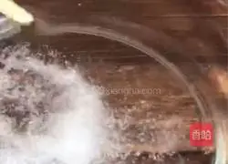 Illustration of how to make cold lotus root dices 1 