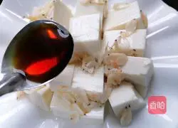 Illustration of how to make egg and tofu soup 4