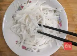 Illustration of how to stir-fry shredded radish 4