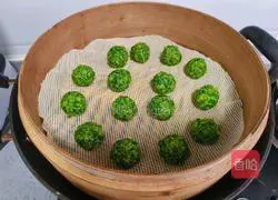 Illustration of how to make celery pimples 6