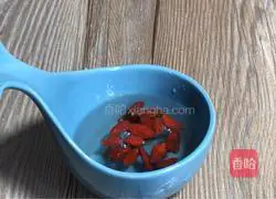 Illustration of how to stir-fry cabbage with enoki mushrooms 3