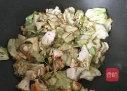 Illustration of how to make hand-shred cabbage 11