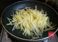 Illustration of how to make fried shredded potatoes 5