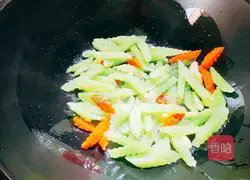 Vegetarian Fried Lettuce Recipe Illustration 7