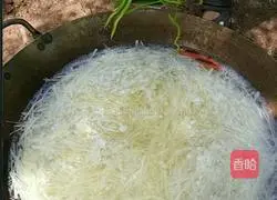 Illustration of how to make cold shredded potatoes 3