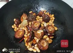 Illustration of Braised Chicken Feet with Abalone Sauce and Mushrooms 7