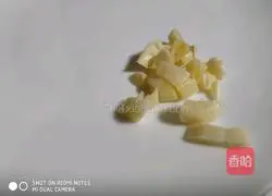  Illustration of how to stir-fry Shanghai greens with garlic 2