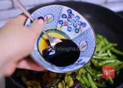 Illustration of how to make stir-fried beans and eggplant 8