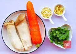 Illustration of how to make fried carrots with king oyster mushrooms 1