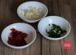 Illustration of how to make spicy and sour shredded cabbage 5
