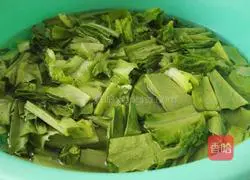 Illustration of how to make stir-fried lettuce 2