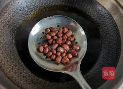 Illustration of how to mix spinach with peanuts 3