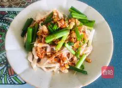 Illustration of how to make shredded chicken breast with green onion 9