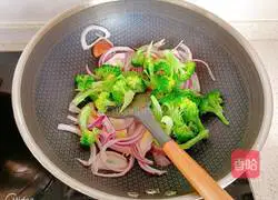 Illustration of how to stir-fry seasonal vegetables with olive oil 13