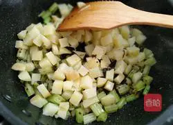 Illustration of how to cook potatoes with olives 8