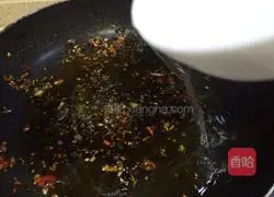 Illustration of how to make spicy and sour konjac flowers with pickled peppers 9