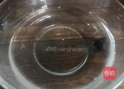 Illustration of how to mix spinach stalks with peanuts 14