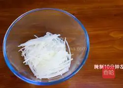 On a hot summer day, irresistible refreshing-Korean spicy shredded radish recipe 6