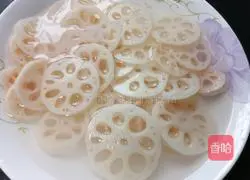 Illustration of how to make stir-fried pork slices with lotus root 2