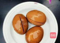 Illustration of how to make beer-braised eggs 10