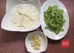 How to stir-fry bitter melon and yam slices Illustration 2