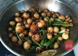 Illustration of how to make small potatoes and pickles 8