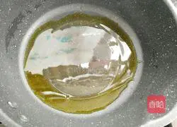 Illustration of how to stir-fry yam with celery 8