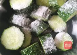 Illustration of how to make mustard and cucumber dumplings 1