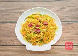 Illustration of how to stir-fry three shredded shredded vegetables with sour and spicy vegetables 7