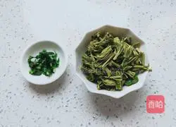 Illustration of how to make toon tofu soup 4