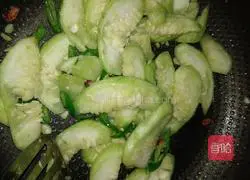 Illustration of how to make luffa and scrambled eggs 7