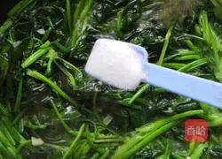 Illustration of how to make stir-fried spinach 6