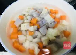 Illustration of making sweet and sour diced lotus root 6