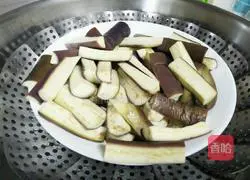 Illustration of how to cook eggplant with garlic 4