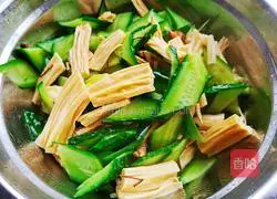 Illustration of how to make yuba and cucumber with soy sauce 6