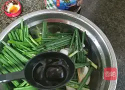 Illustration of how to make cold onions 8