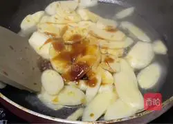 Illustration of how to make wild rice with oyster sauce 4