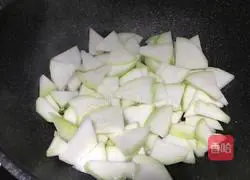 Illustration of how to stir-fry papaya to clear away heat and relieve summer heat 9