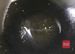 Illustration of how to make scrambled eggs with luffa 6