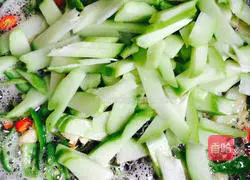 Illustration of how to make stir-fried chayote 4