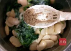 Illustration of how to make white kidney beans mixed with spinach 12
