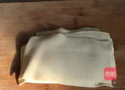 Illustration of how to make three silk rolls 1