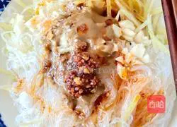 Illustration of how to make cold double silk noodles 2