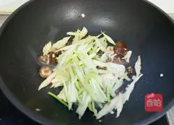 Illustration of how to make pearl mushrooms and celery and yuba 7