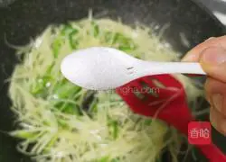 Illustration of how to make green pepper and potato shreds 11