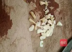 Illustration of how to stir-fry sauerkraut 2