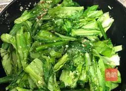 Illustration of how to make black bean sauce, dace and lettuce 5